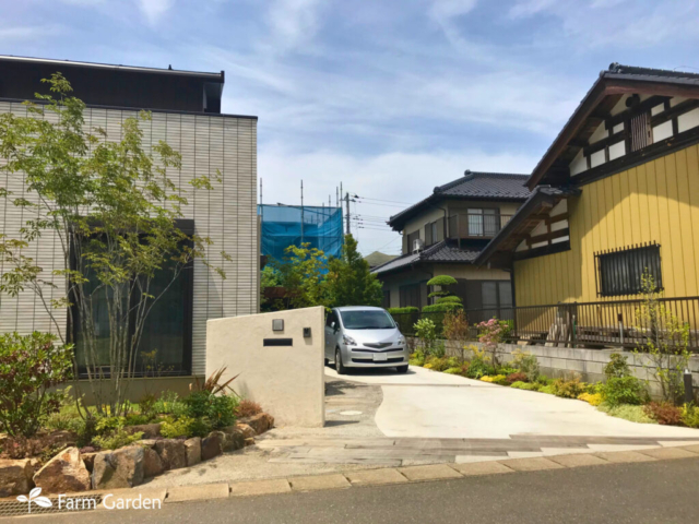 門柱は塗り壁仕上げ
