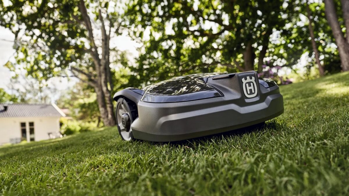 ロボット芝刈り機 オートモア 芝生